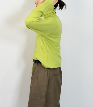 タートルネックソフトニット