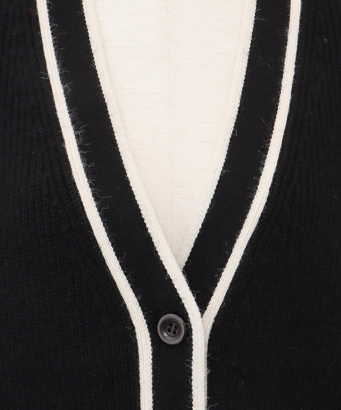 Vネックカーディガン