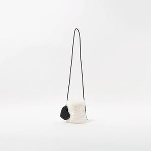 ファーショルダーバッグ ハートチャーム付き