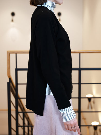 パールボタンVネックカーディガン