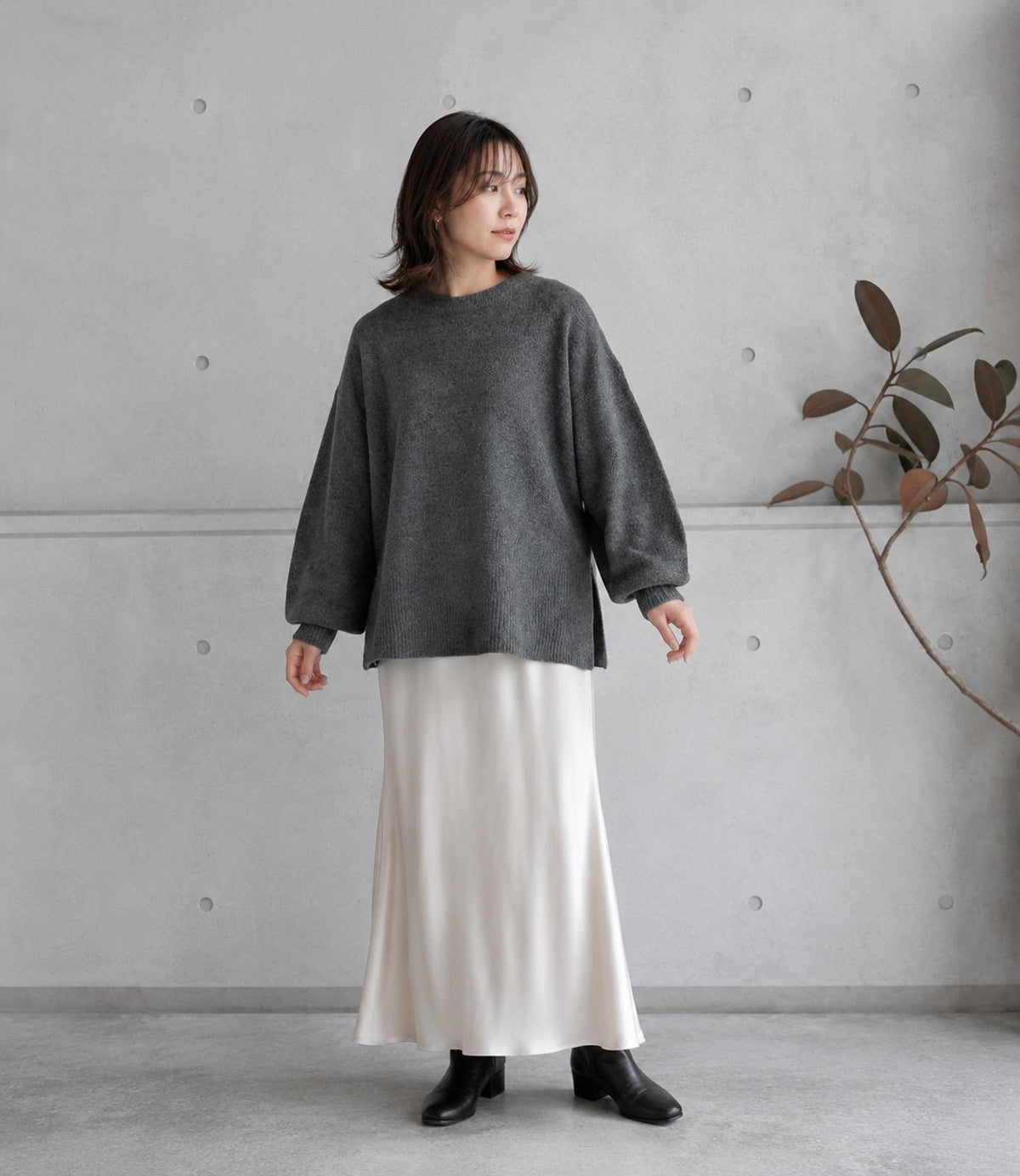 ボクシーオーバークルーネックニット