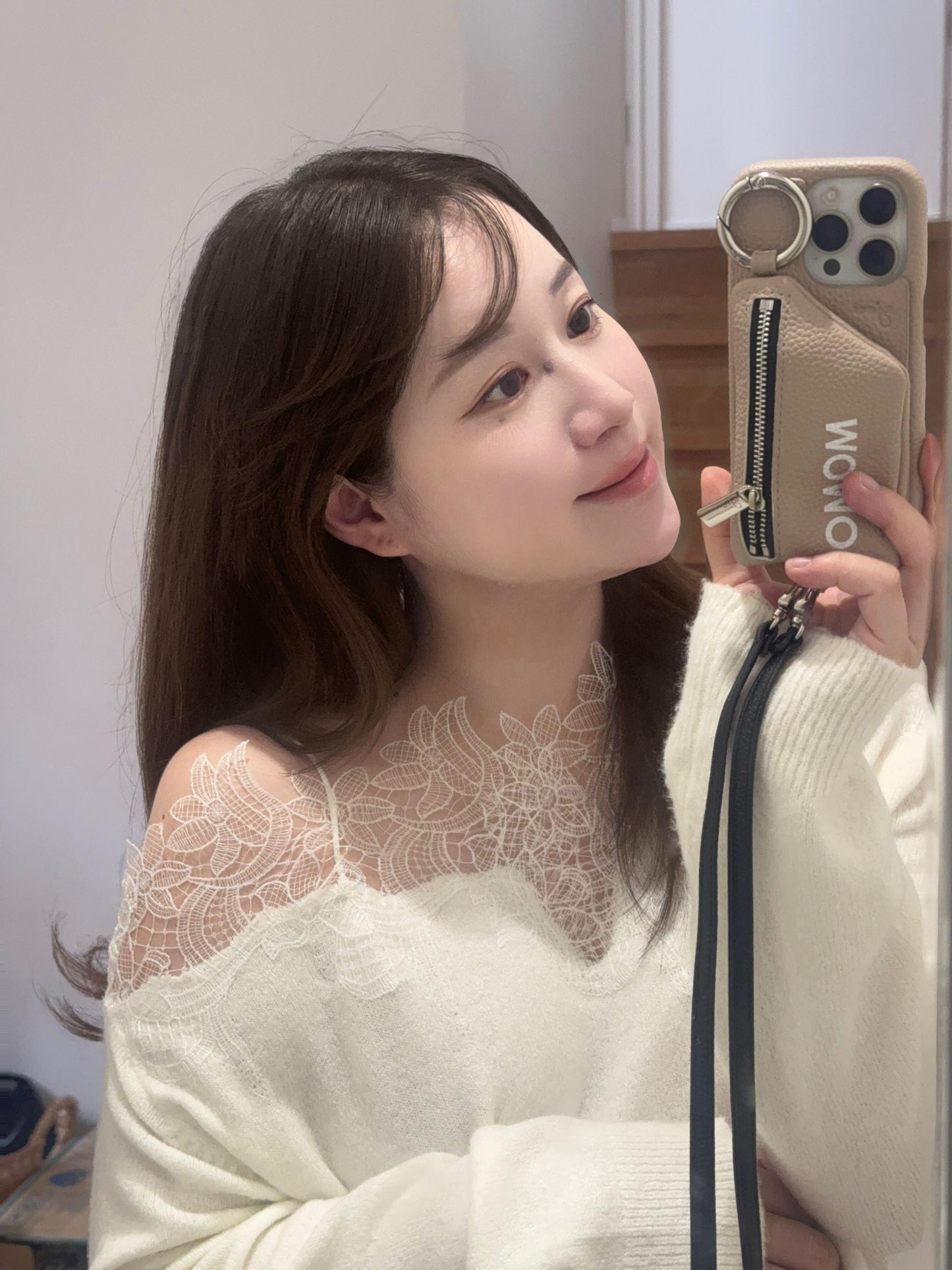 レースデザインオフショルニット