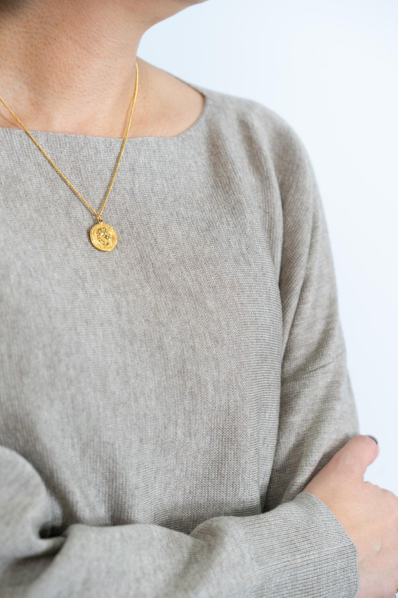 ボートネックラウンドニット