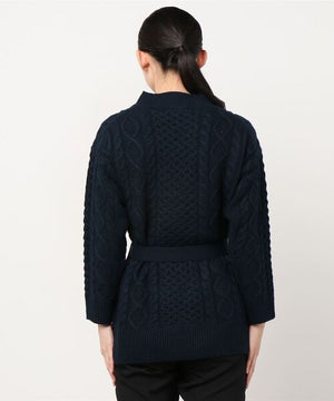 ベルト付きケーブルニット