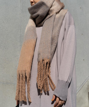 ボリュームフリンジマフラー