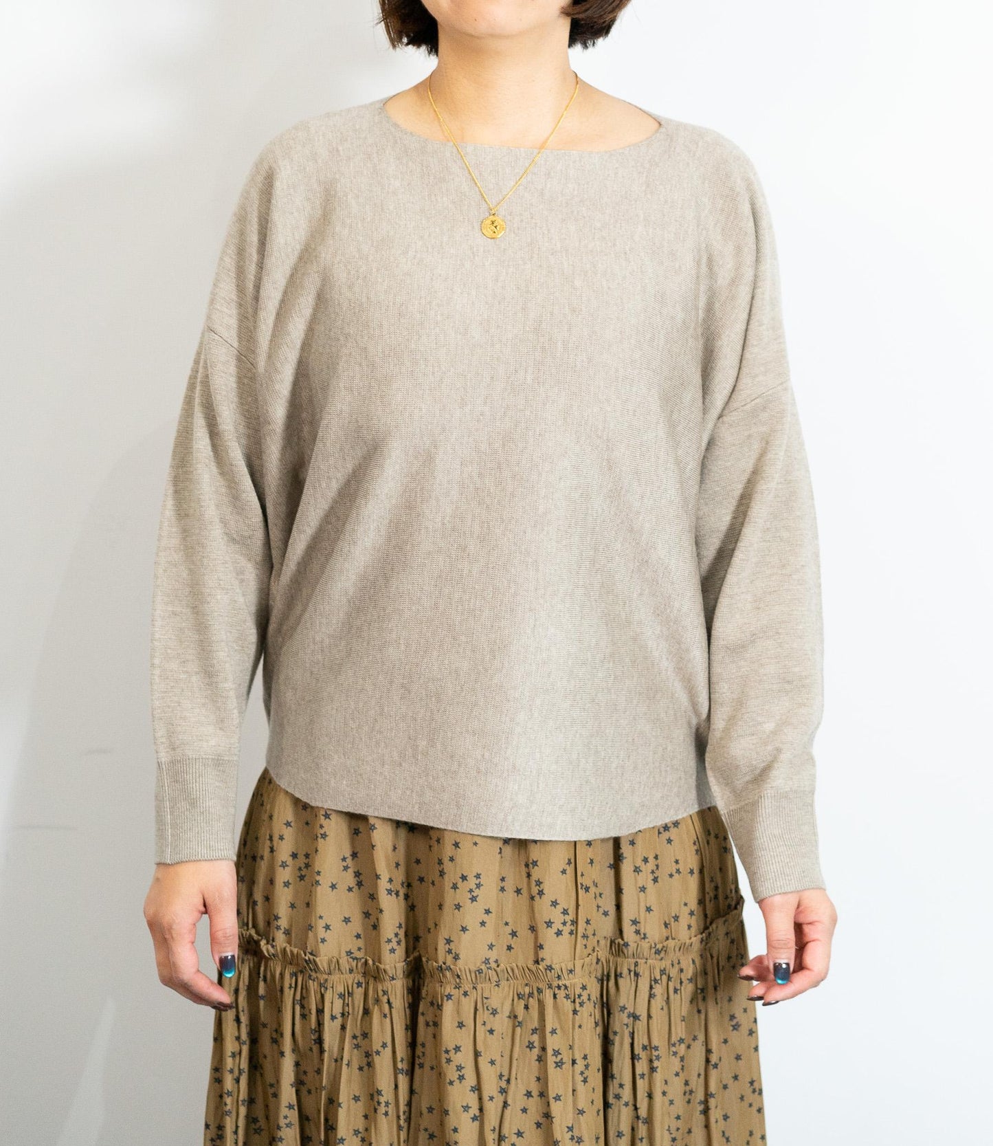 ボートネックラウンドニット