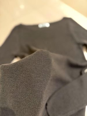 ベーシックラウンドネックニット