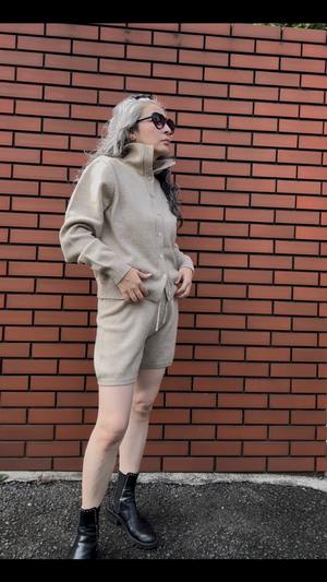 ハイネックショートパンツニットアップ