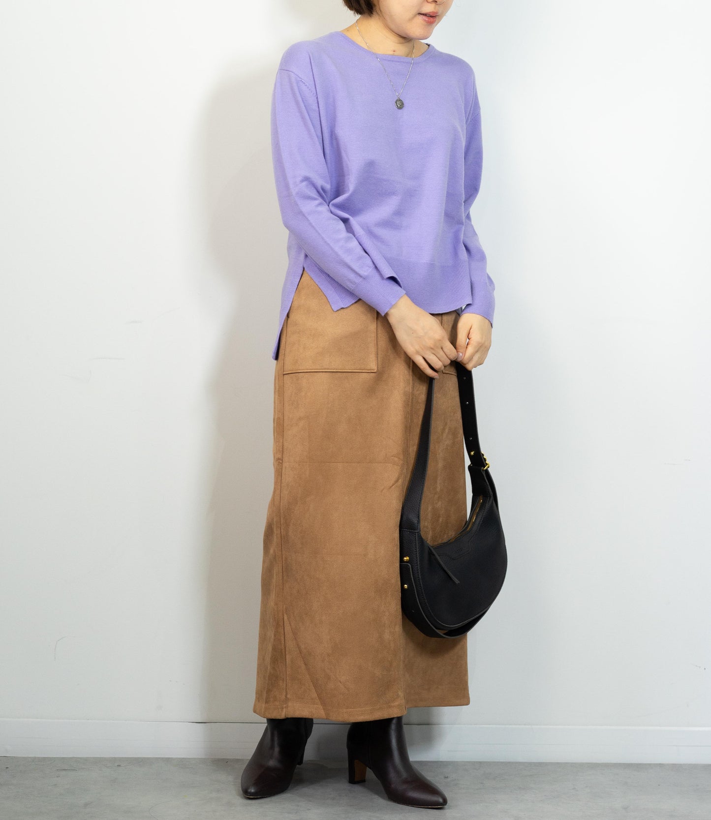 クルーネックサイドスリットニット