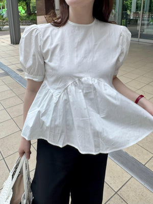 半袖パフスリーブブラウス