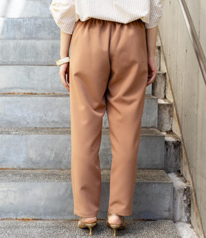 美シルエットテーパードパンツ