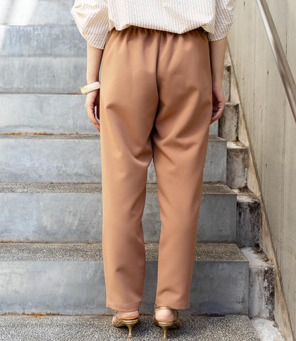 美シルエットテーパードパンツ