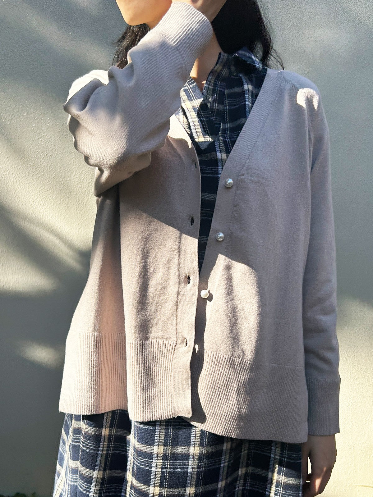 パールボタンVネックカーディガン