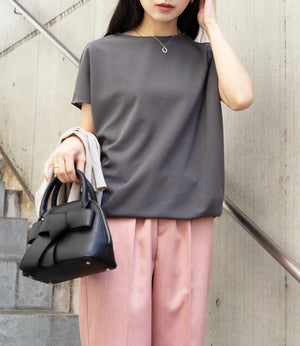 コクーンシルエットボートネックカットソー