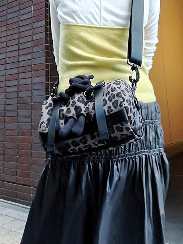 クロスボディーベアバッグ