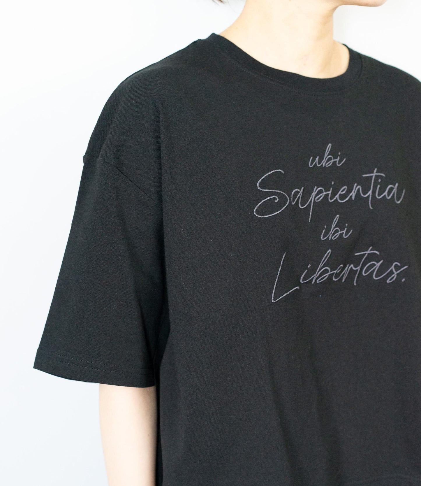 エンブロイダリークロップドTシャツ