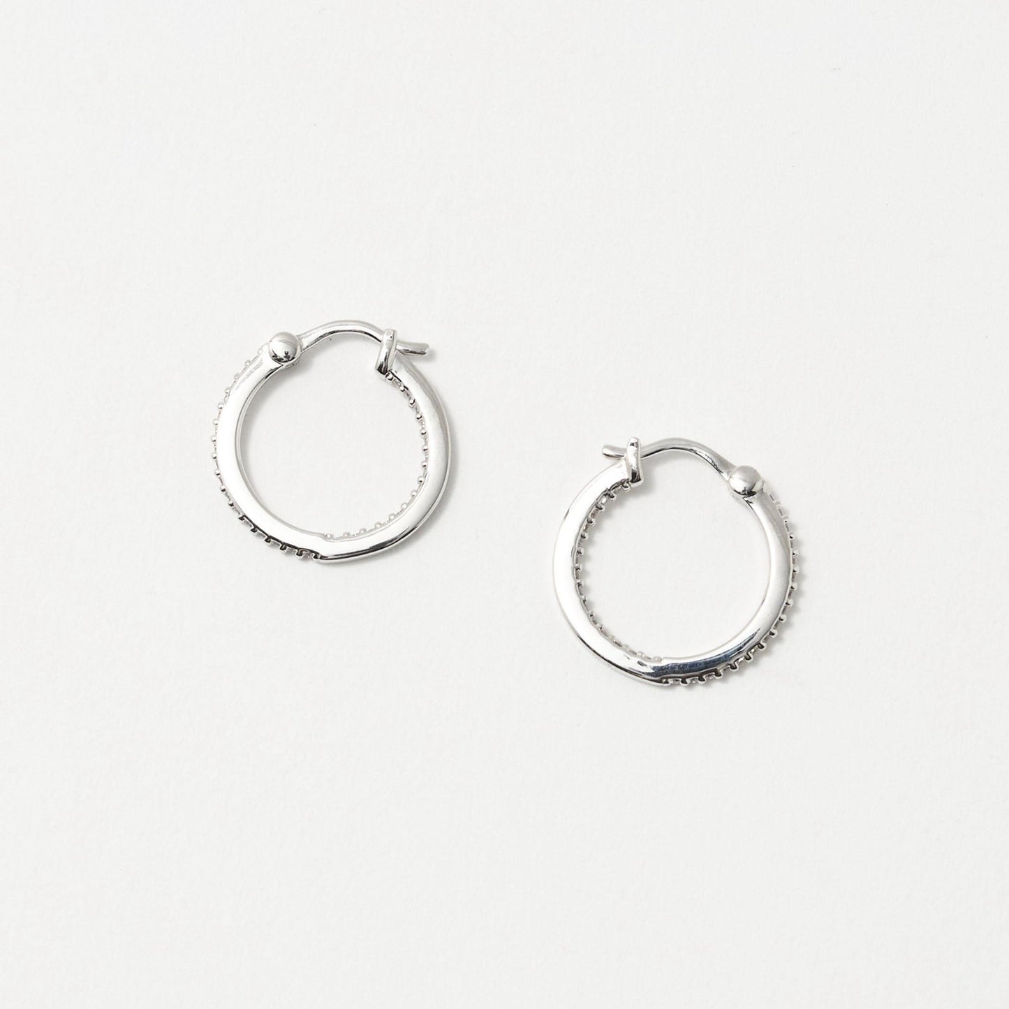 パヴェ ナローフープ ピアス