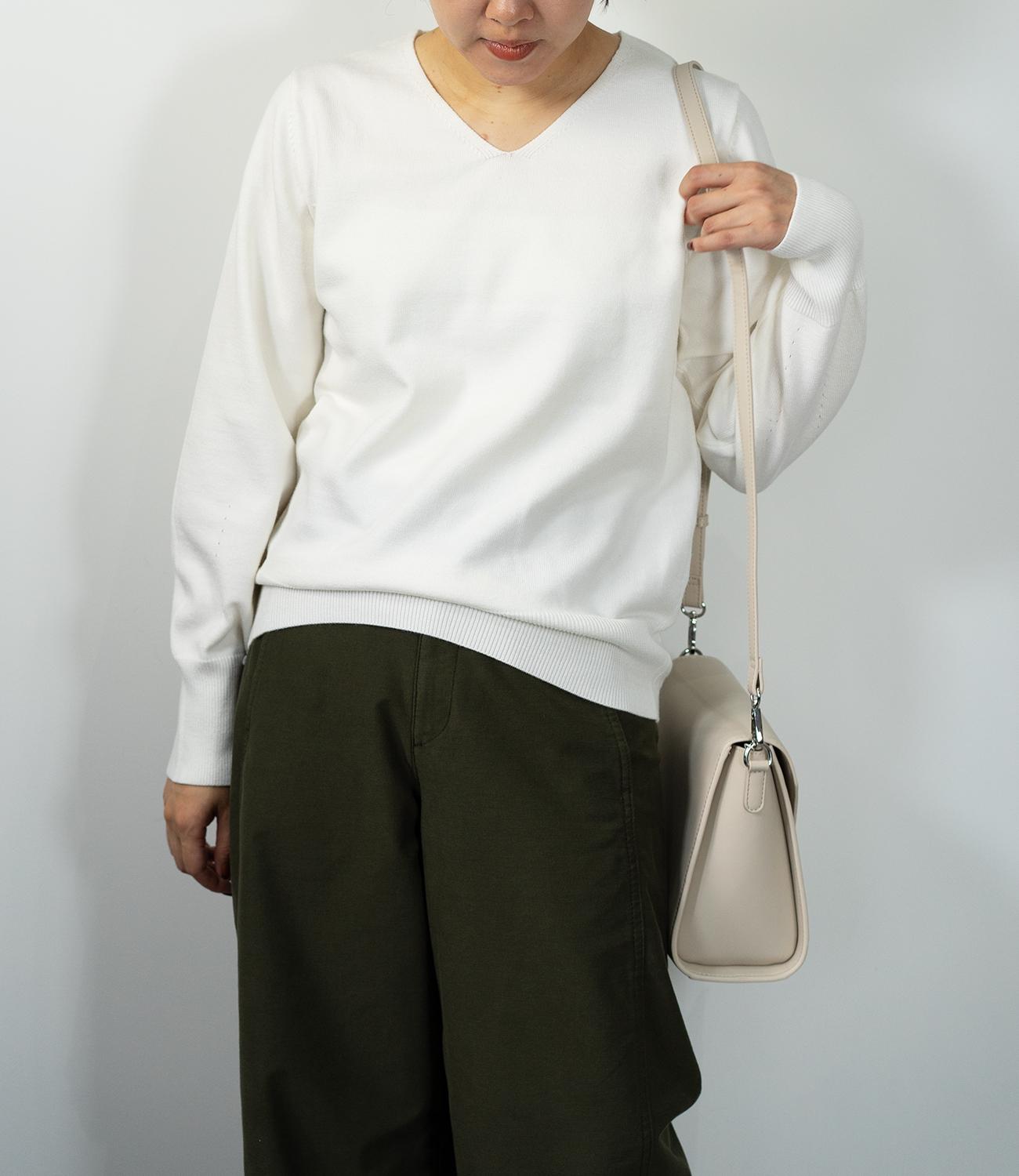 コンパクトVネックニット