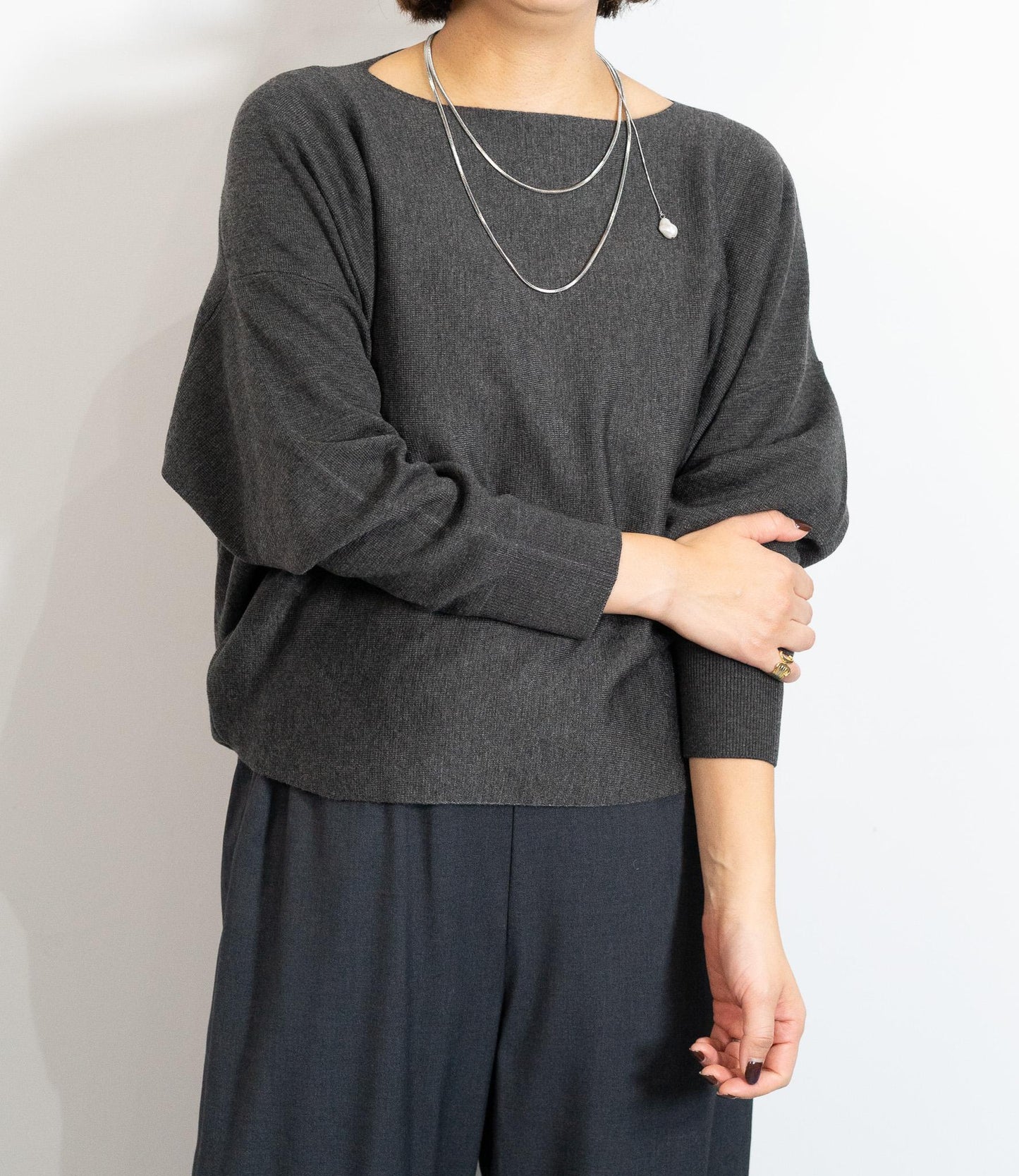 ボートネックラウンドニット