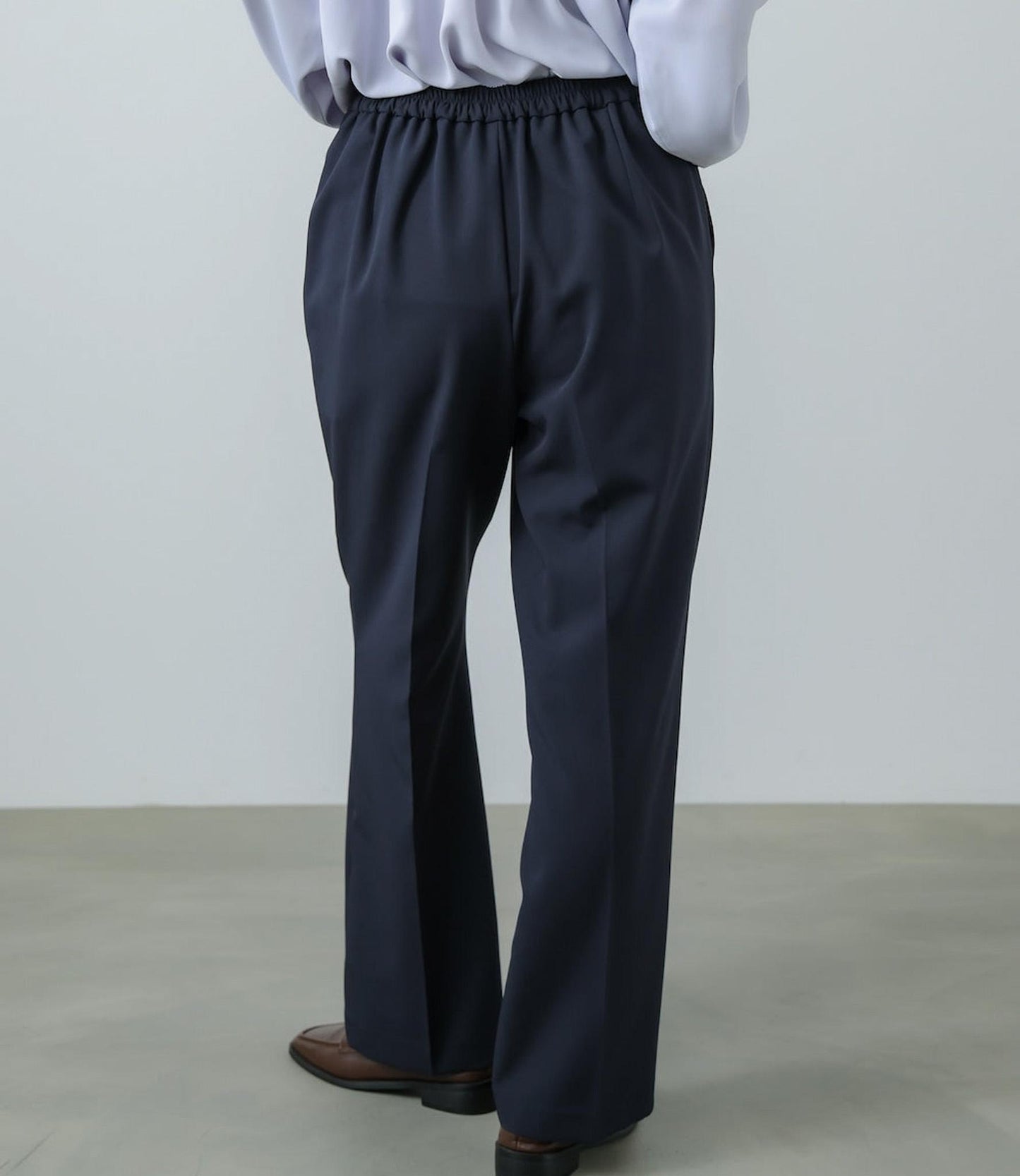 ストレッチストレートテーパードパンツ
