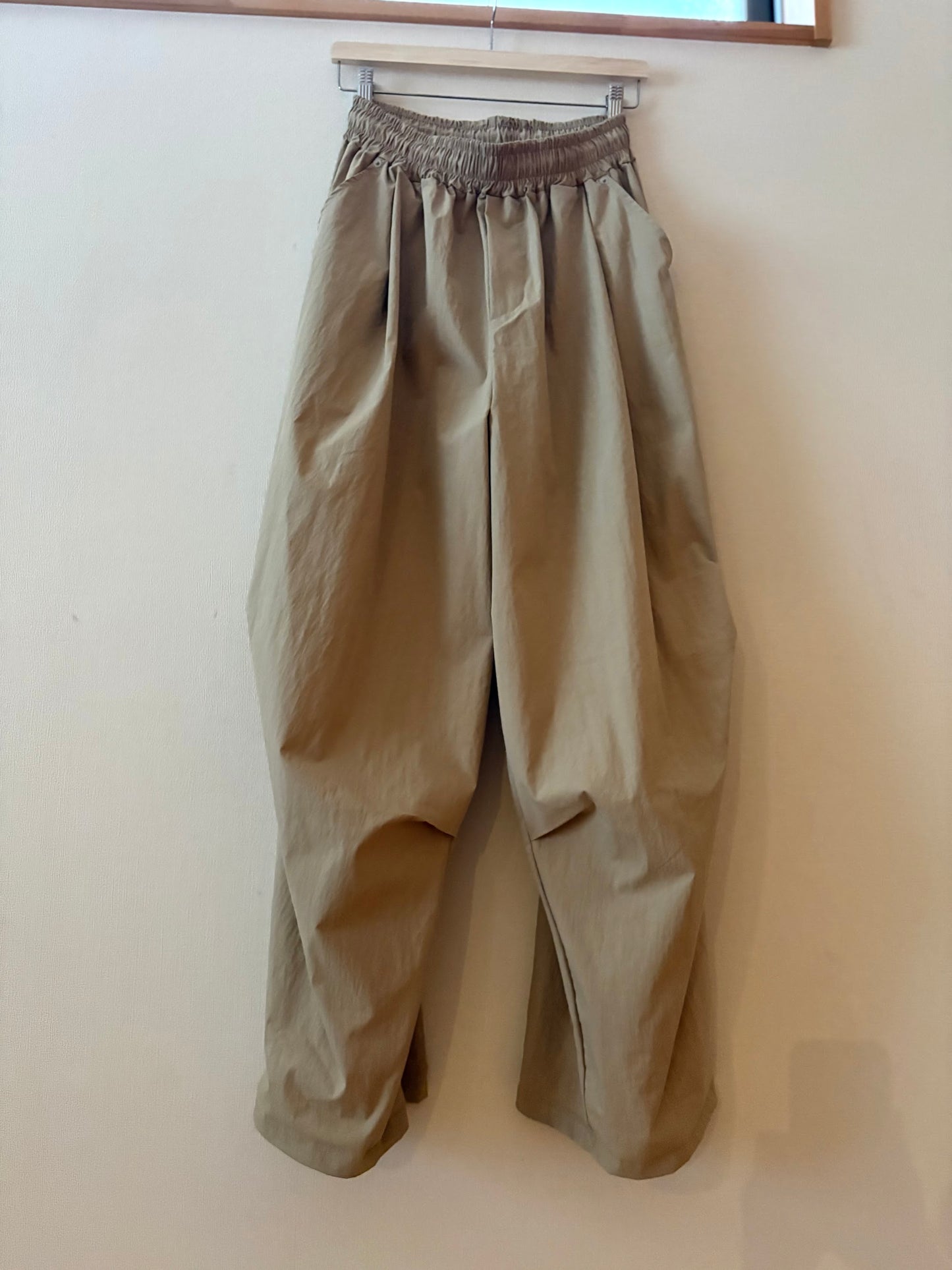 コットンワイドバレルパンツ