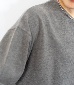 Vネックコンパクトニット