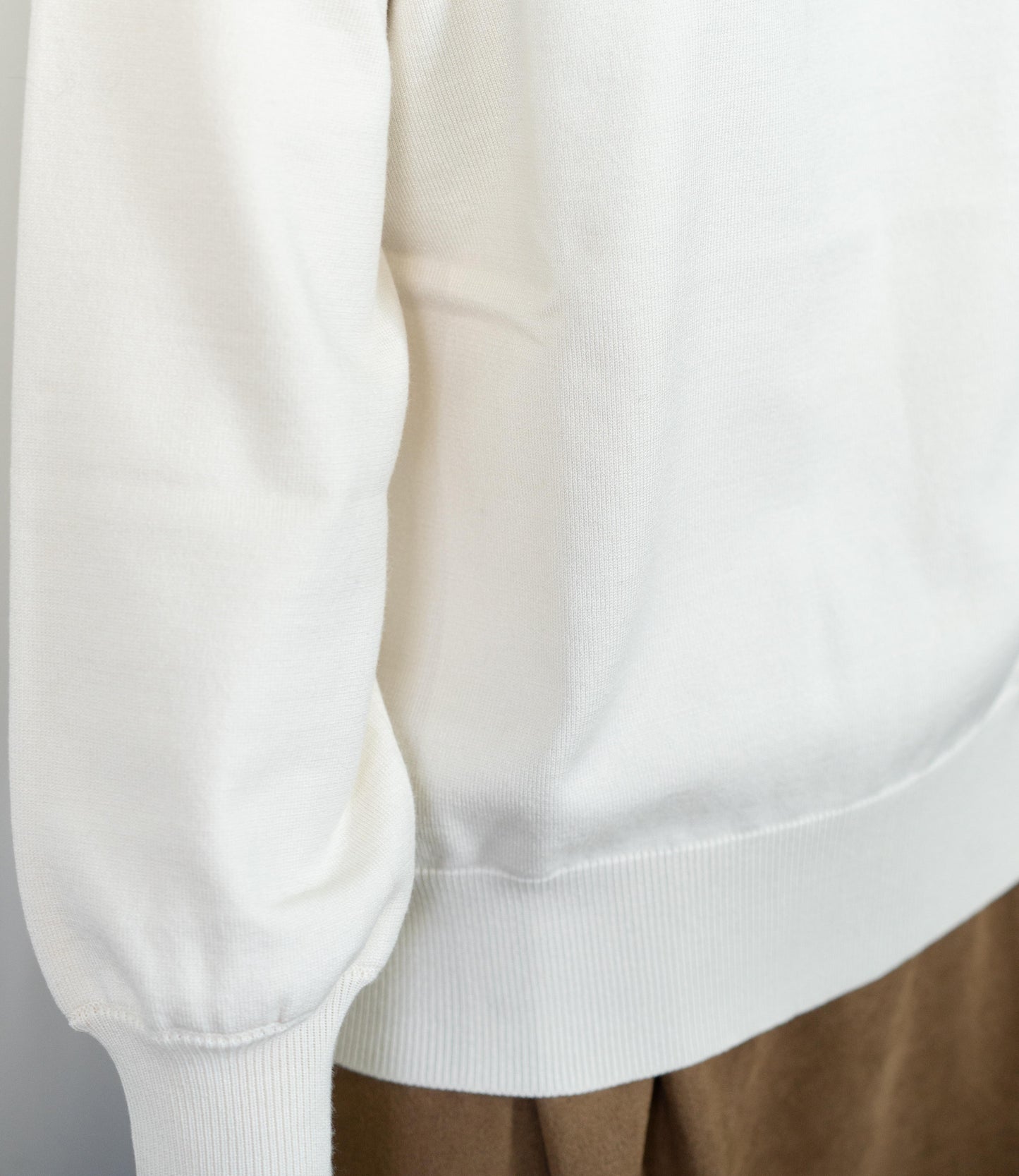 Vネックニットプルオーバー