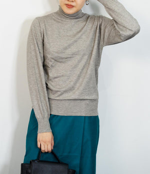 タートルネックソフトニット