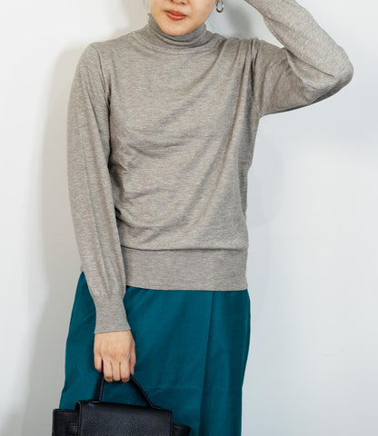 タートルネックソフトニット