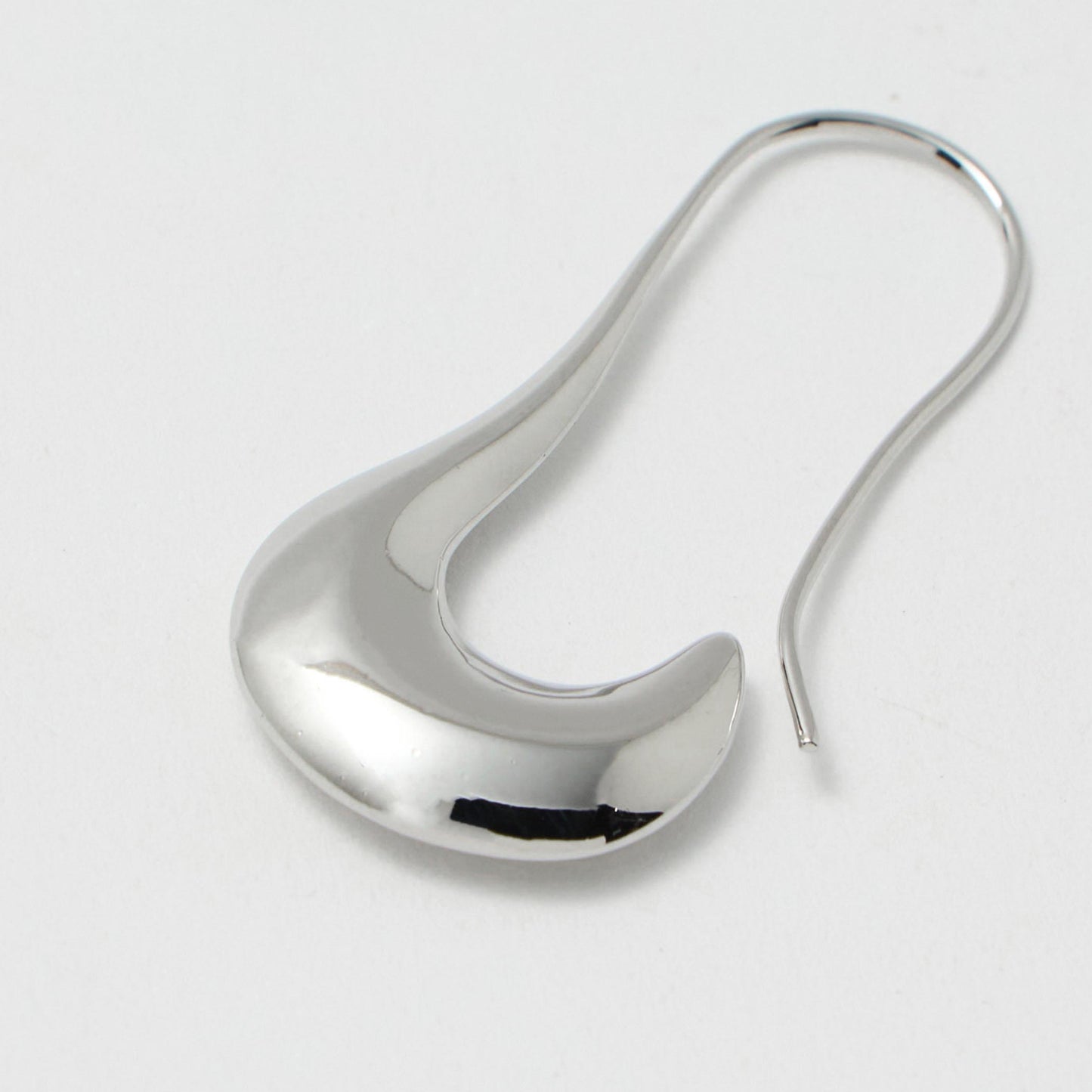 クレセント ムーン ピアス