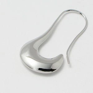 クレセント ムーン ピアス