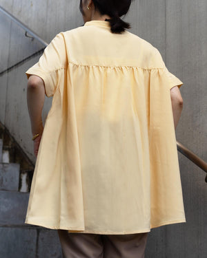 バックティアードバンドカラー半袖ブラウス