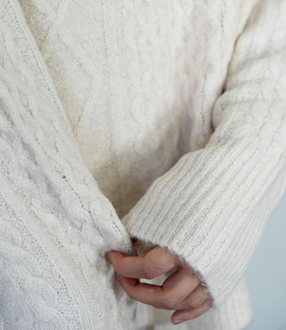 ケーブルニット