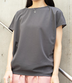 コクーンシルエットボートネックカットソー