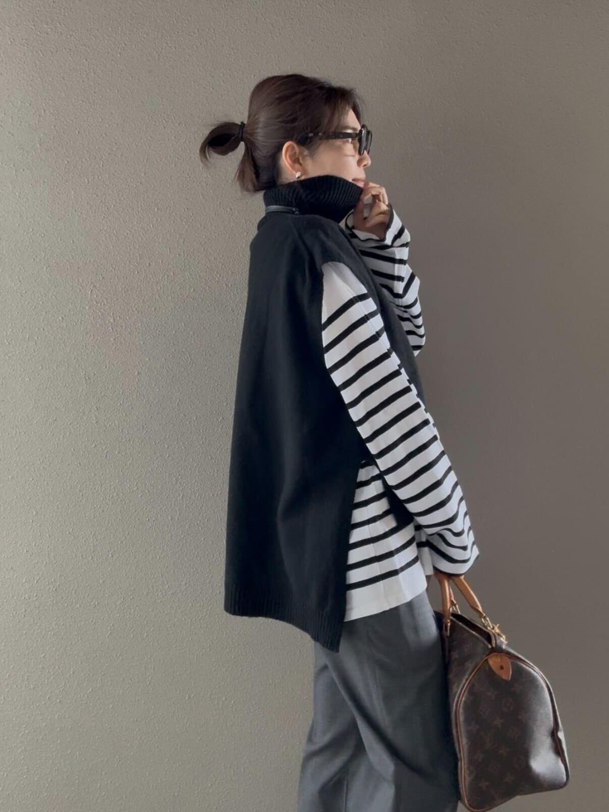 タートルネックスリットベスト