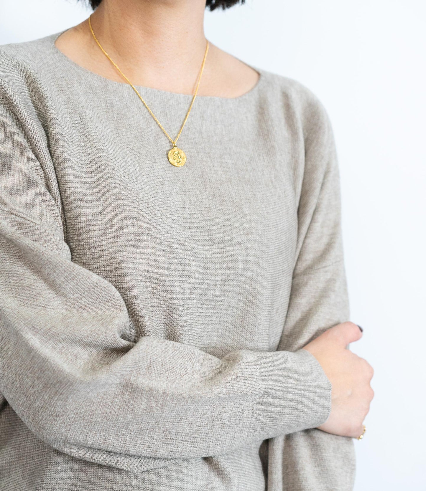 ボートネックラウンドニット