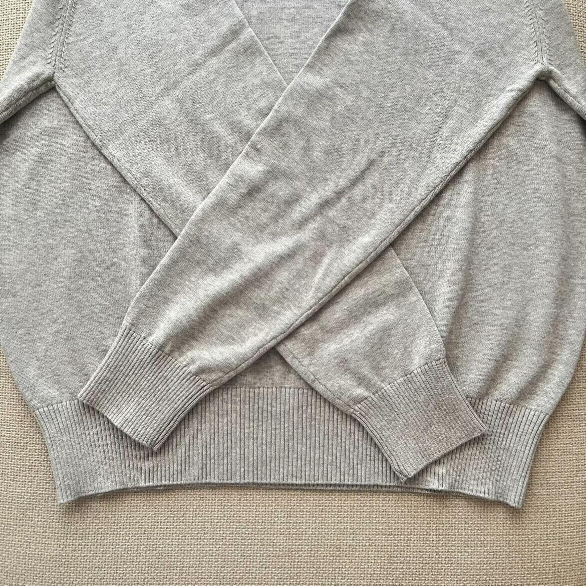 カシミアVネックニット