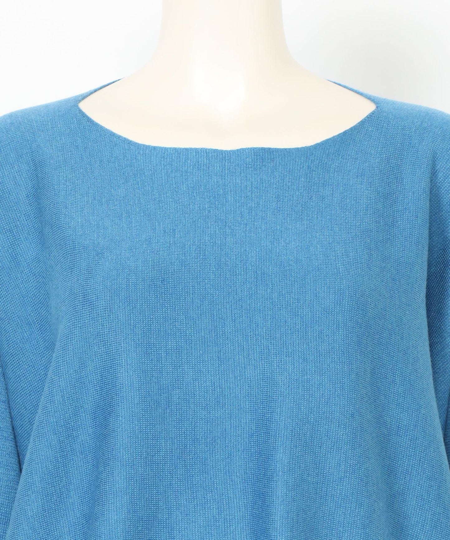 ボートネックニット