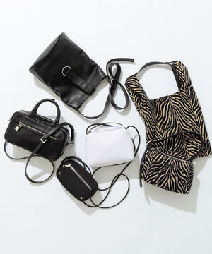 スクエアワンハンドル バッグ