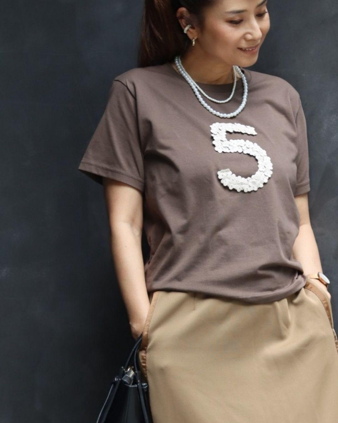 5フラワーTシャツ