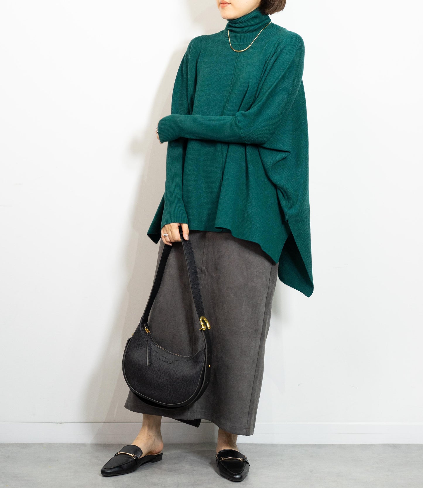 ハイネックポンチョニット