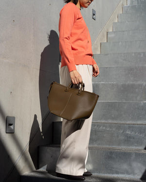 クルーネックストレートニット