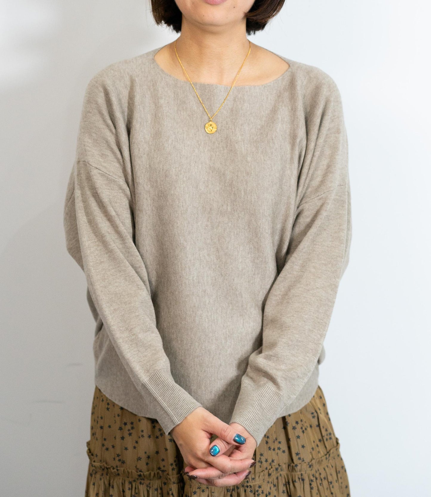 ボートネックラウンドニット