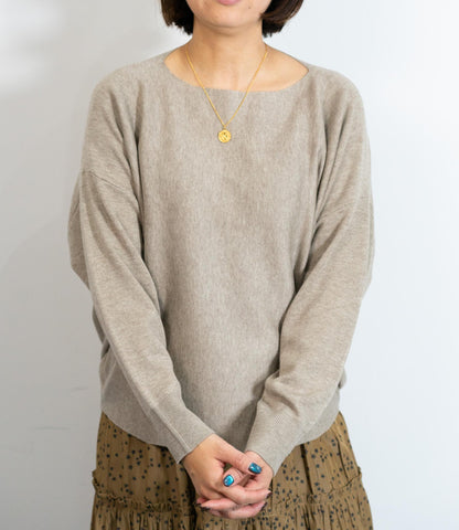 ボートネックラウンドニット