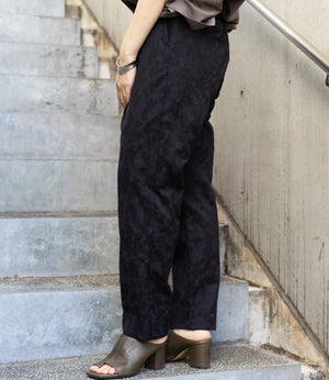 フローラルジャガードテーパードパンツ