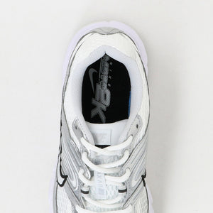 ＜NIKE＞エア マックス モト 2K スニーカー