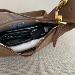 ハーフムーンショルダーバッグ