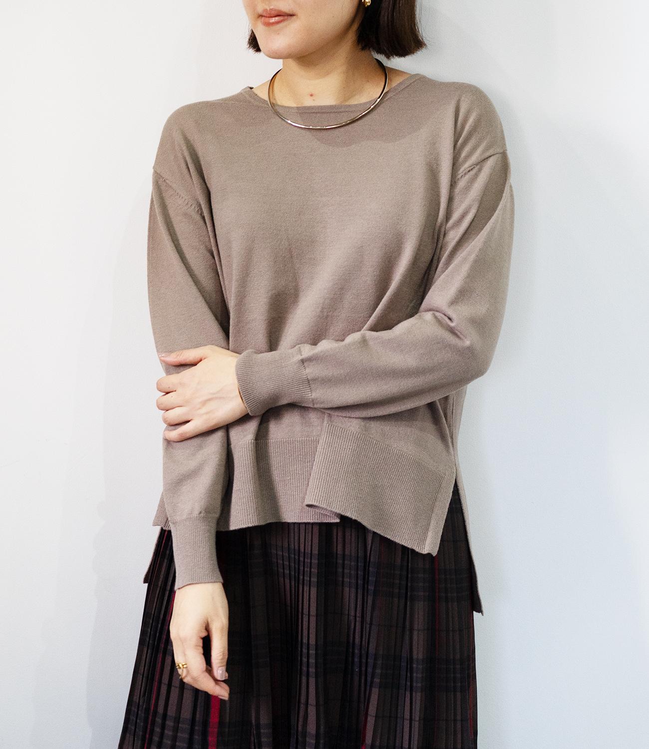 クルーネックサイドスリットニット
