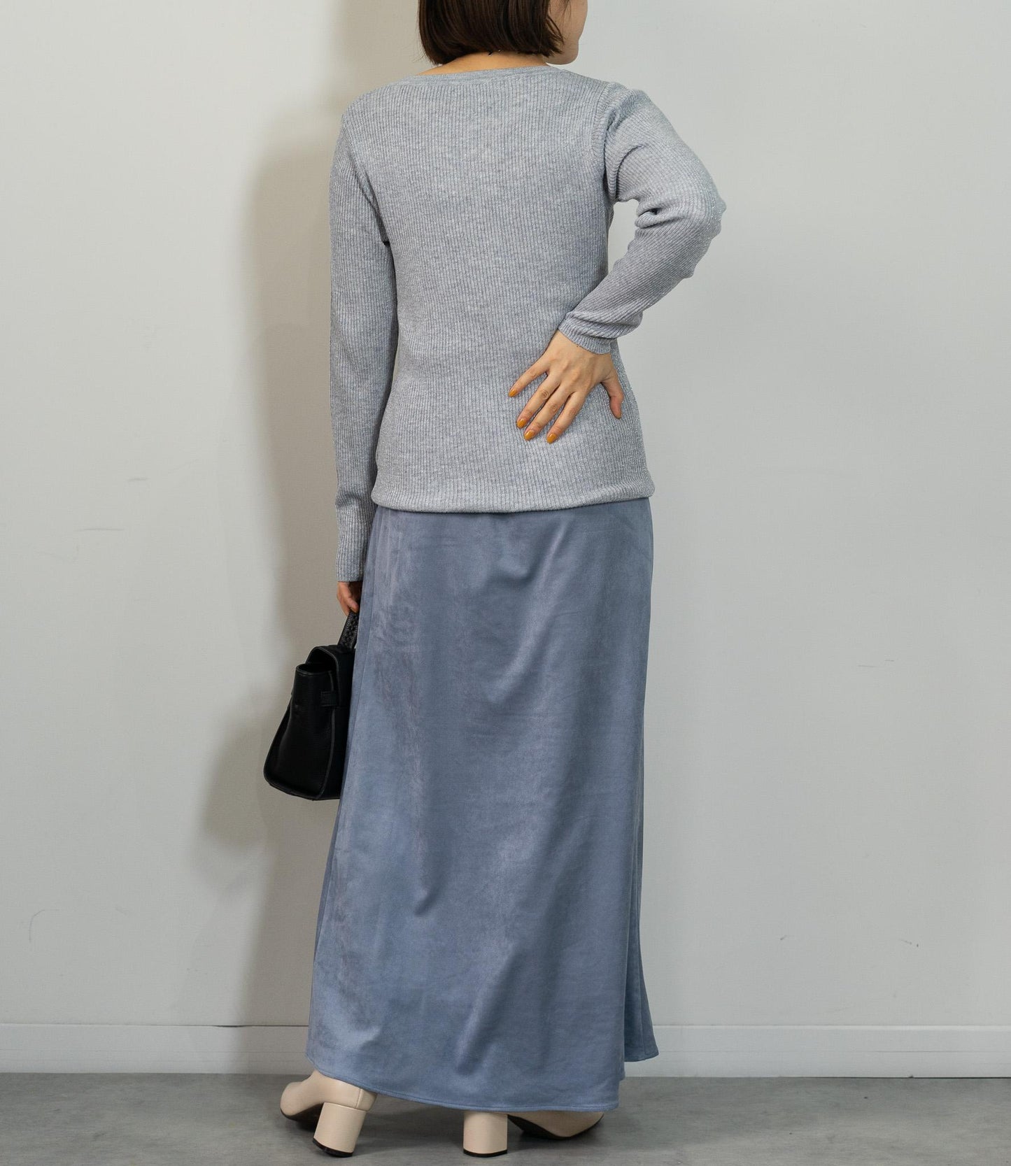 ラメリブクルーネックスリムニット