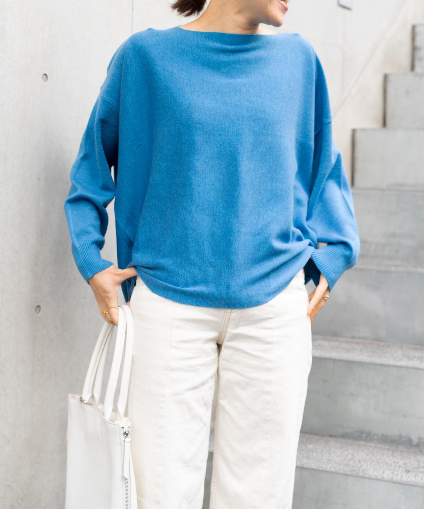 ボートネックニット